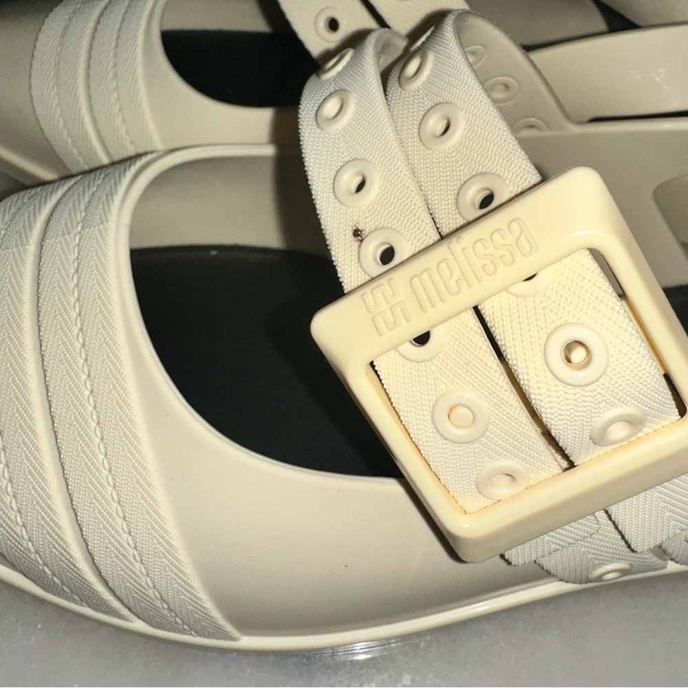 Melissa Women's Cream Pointed Flats - size 7 - Picture 6 of 7